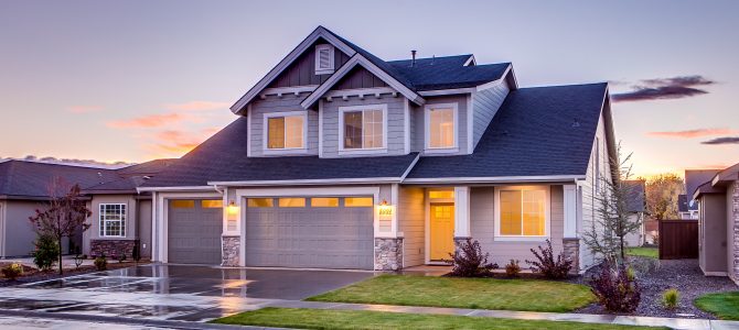 Maak je huis klaar voor de verkoop: Rustige indeling en nette oprit